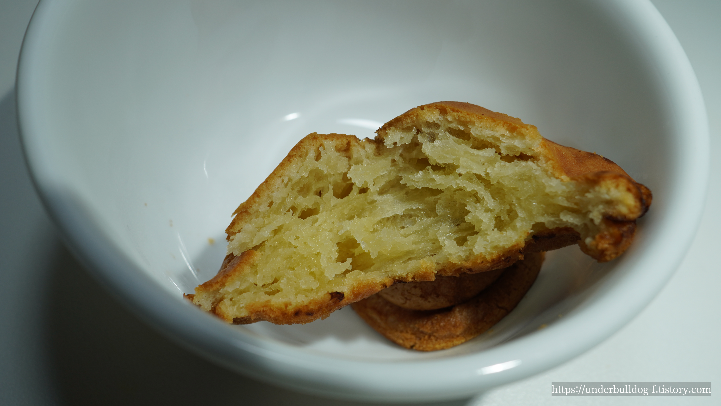 겉은 살짝 구운 느낌, 속은 말랑쫀득했던 버터 모찌