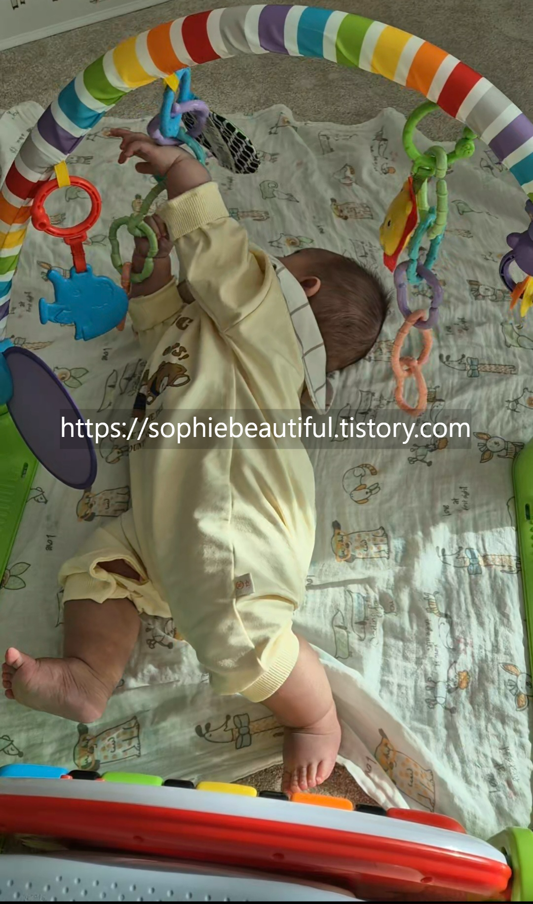 아기-체육관-노는-아기