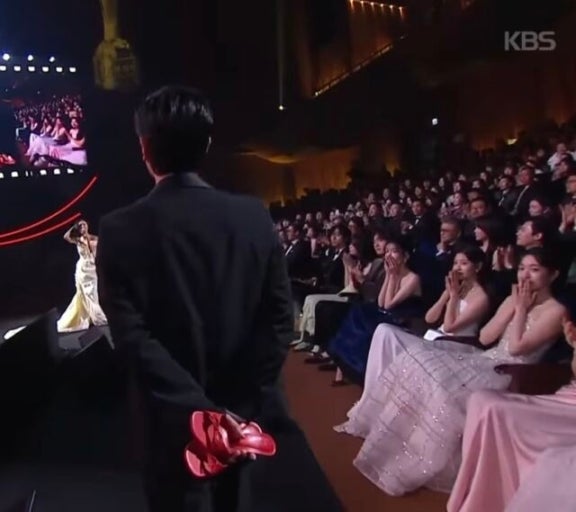 화사, 올해 솔로 여가수 최초 ‘퍼펙트 올킬’(PAK)