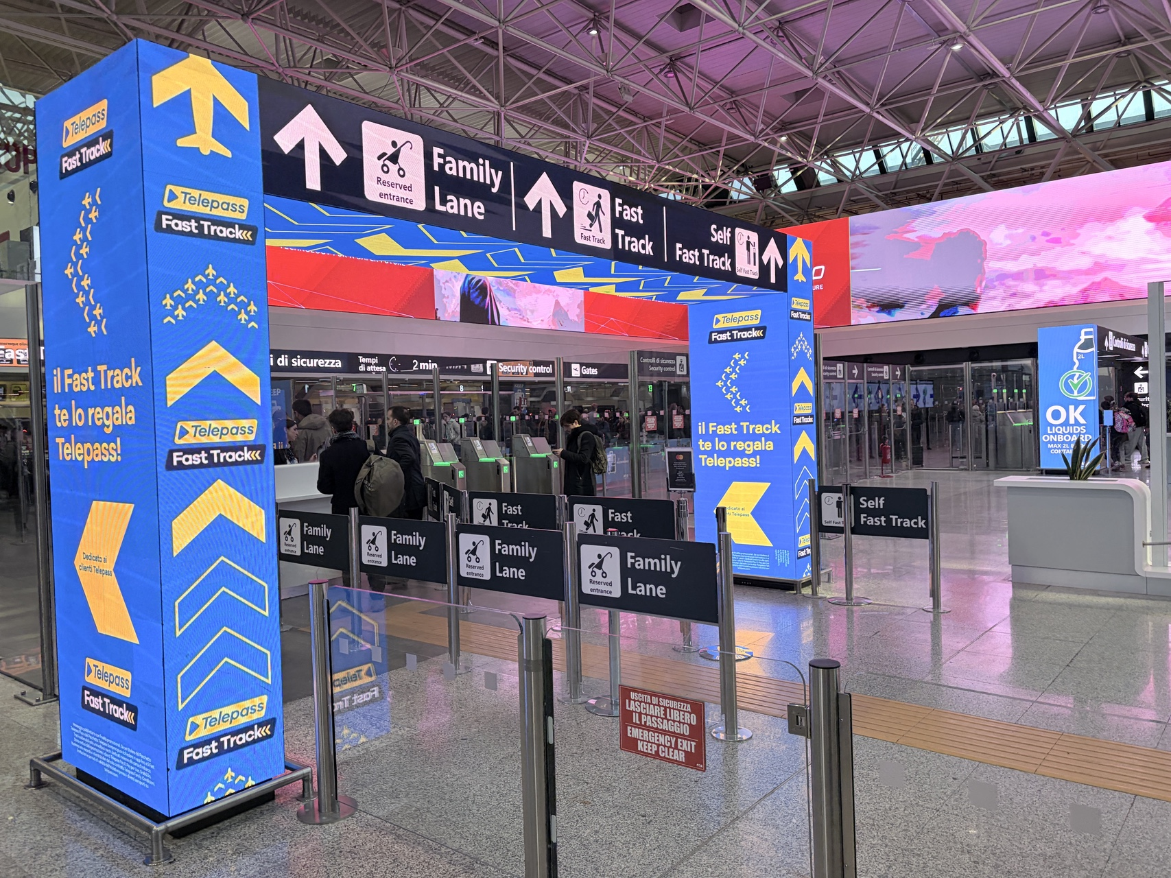 로마-피우미치노-공항-보안검색