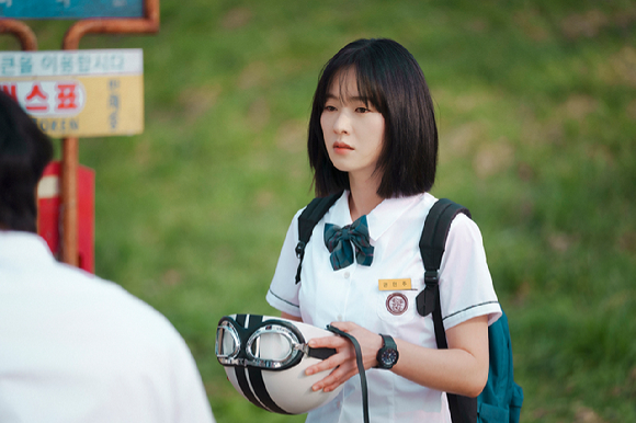 배우 전여빈이 넷플릭스 시리즈 '너의 시간 속으로'(감독 김진원/ 원작 '상견니')에서 열연을 펼치고 있다. [사진=넷플릭스]