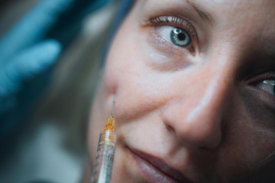 주사 리프팅: 종류, 효과, 부작용