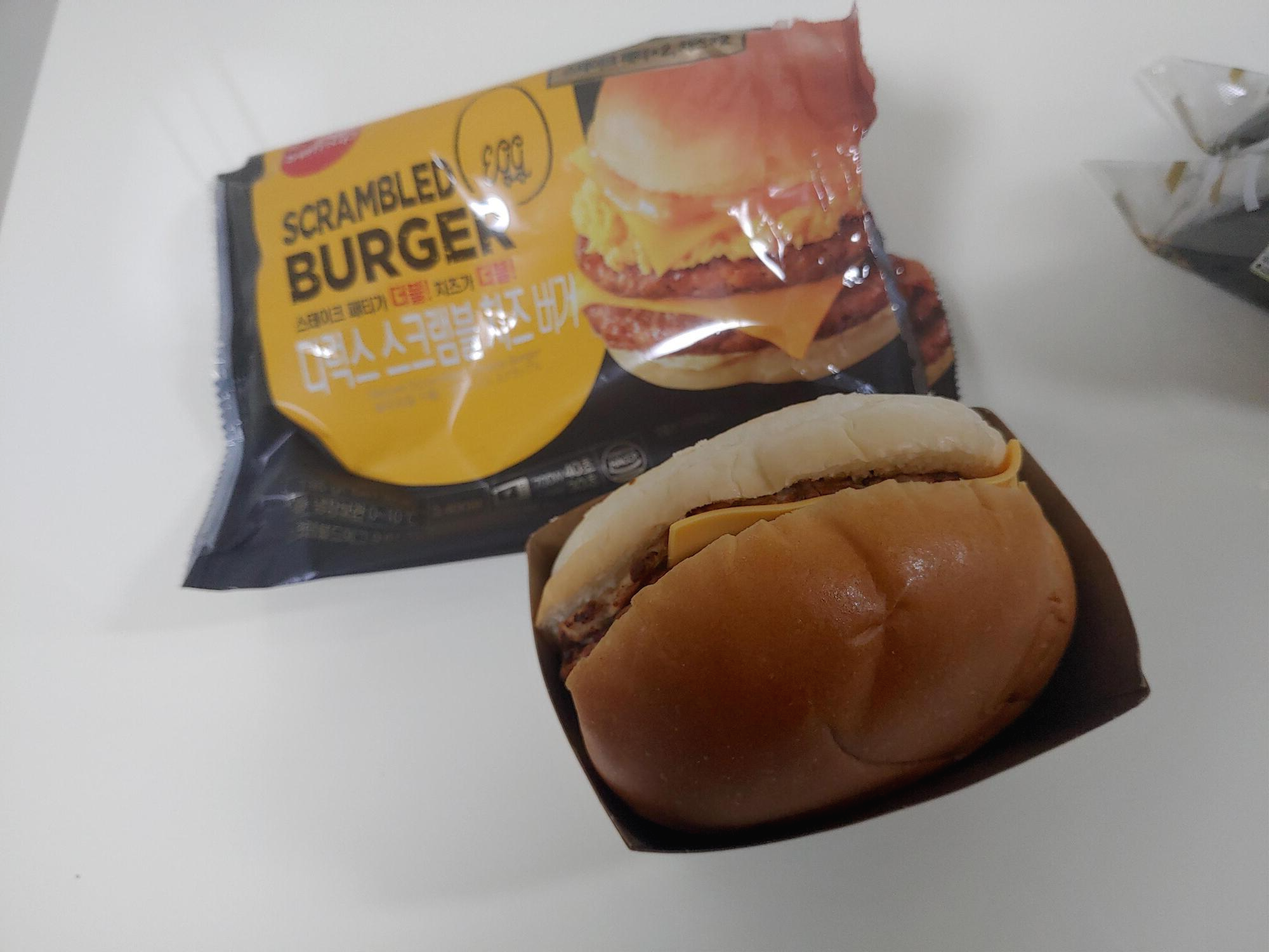 CU편의점 삼립 디럭스 스크램블 치즈 버거