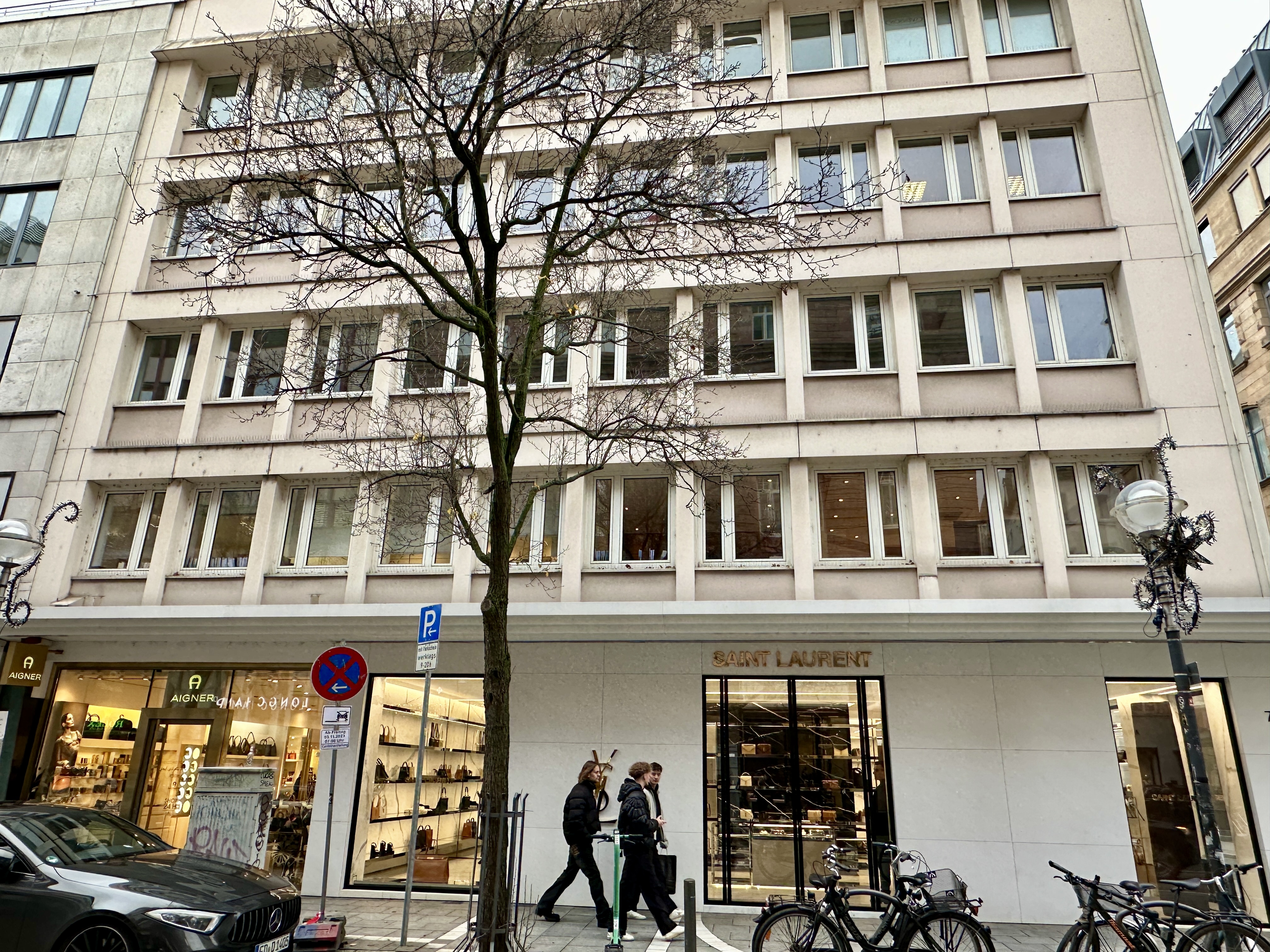 프랑크푸르트 이브생로랑