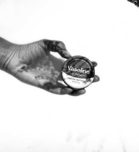 염색 후 피부는 민감해질 수 있기 때문에 섬세한 관리가 필요하다