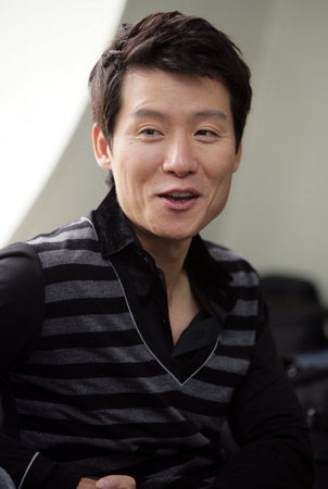 이현우 국적 가수 데뷔