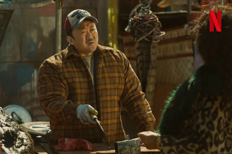 넷플릭스 영화 황야에서 남산 역을 맡은 마동석