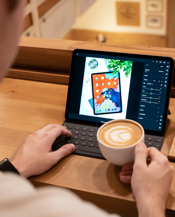 어도비의 웹 표준 장악, 모바일 환경, SaaS 전환