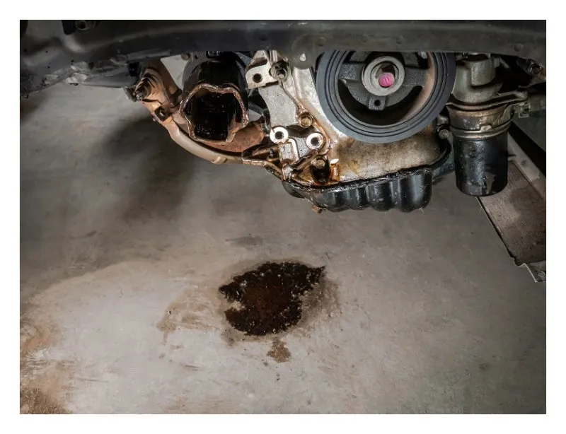 엔진오일 누유 수리비 얼마나 들까 원인부터 비용 차이까지 정리 표로보기_1