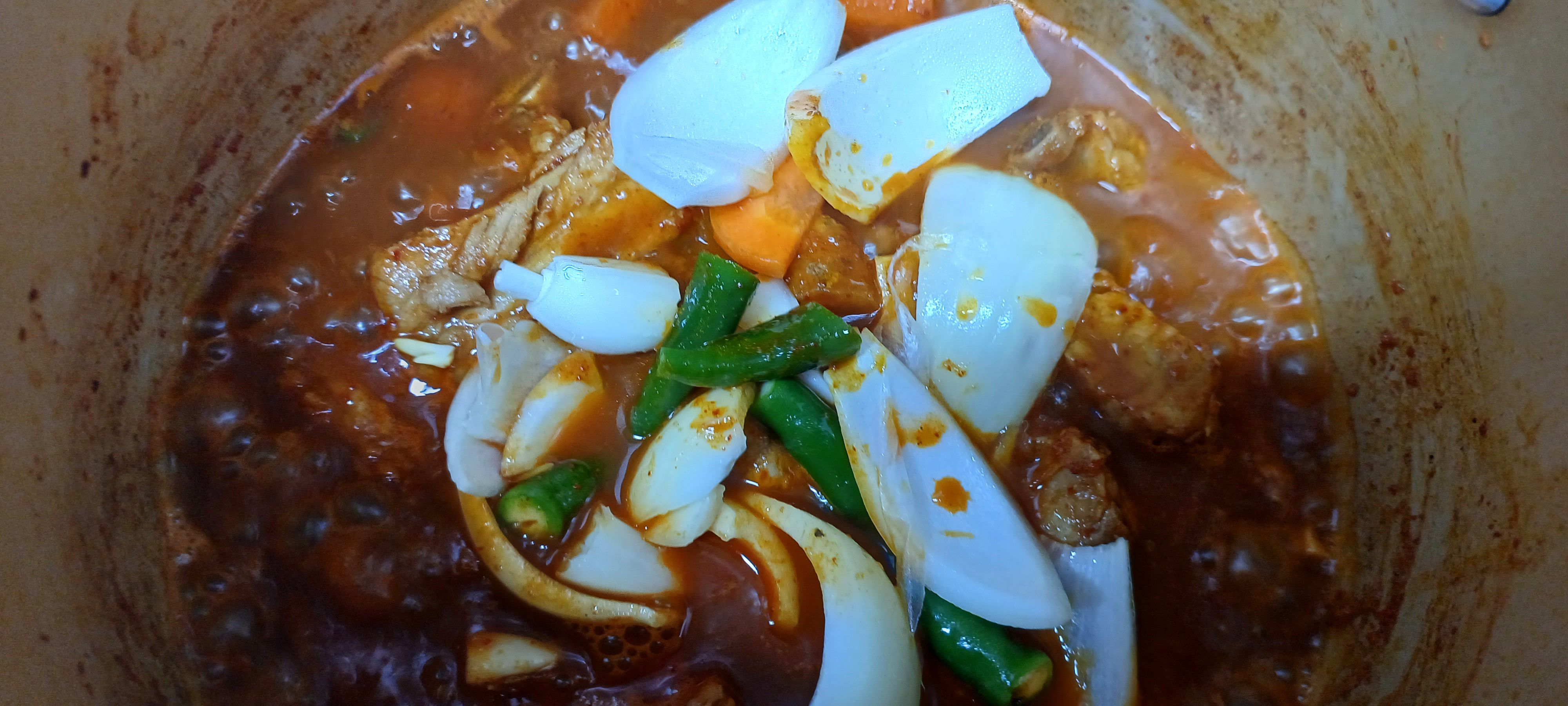 양파, 고추 넣어서 끓이기