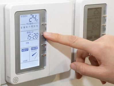 실내 온도가 상승하면서 가을모기가 극성입니다.