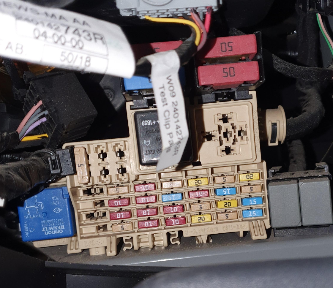 트위지 휴즈박스