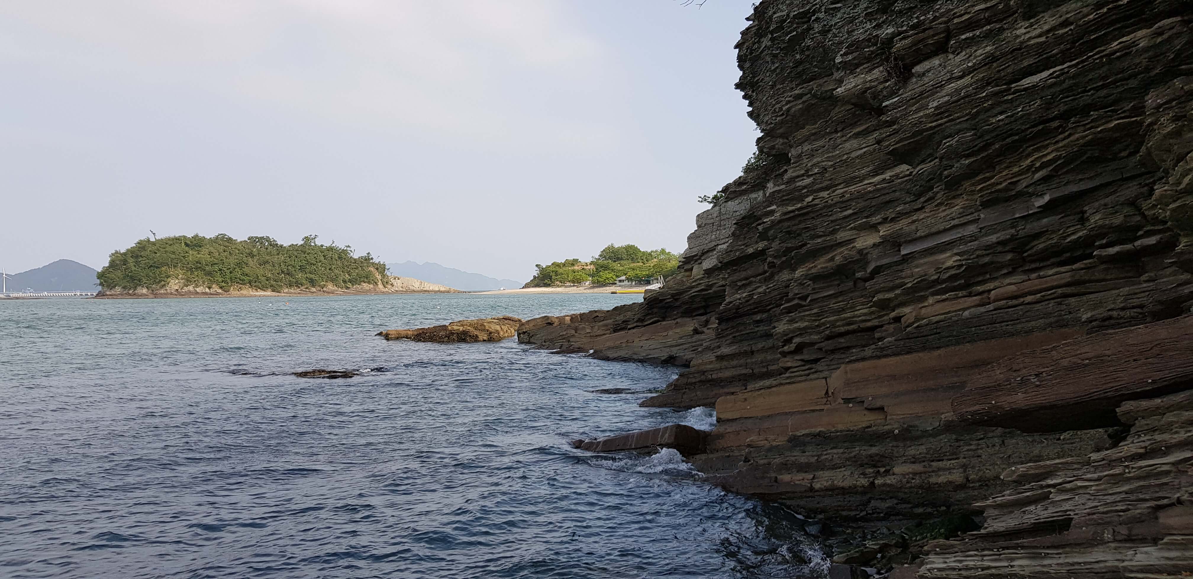 신수도 해안에서 바라본 추섬