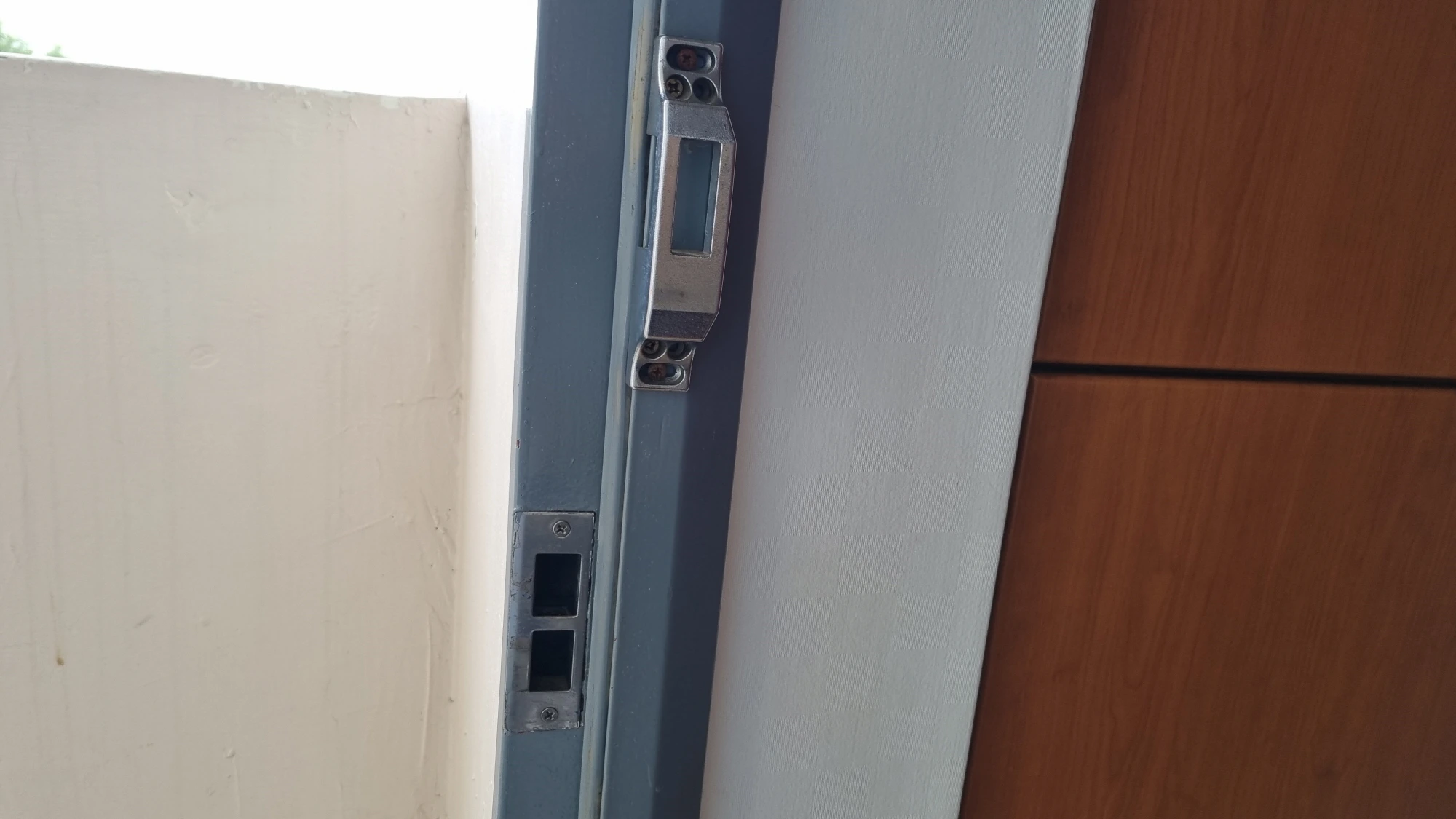 문틀 부품 모습