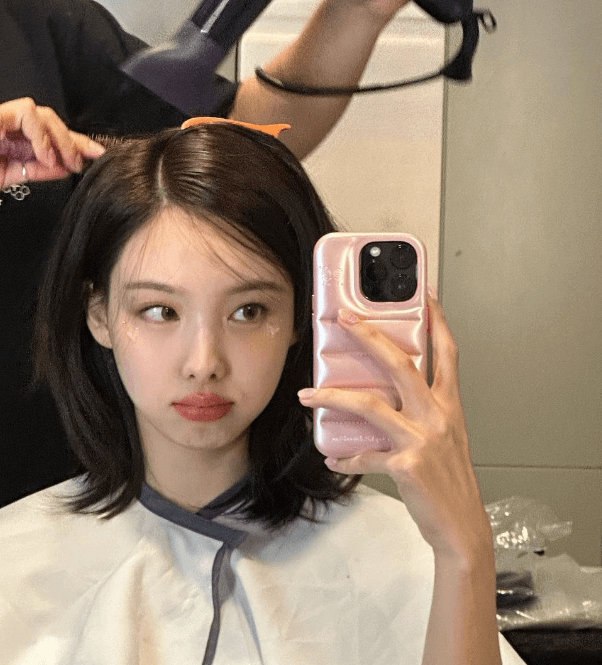 나연 셀카