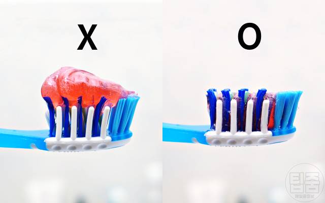 칫솔 치약 짜는 방법