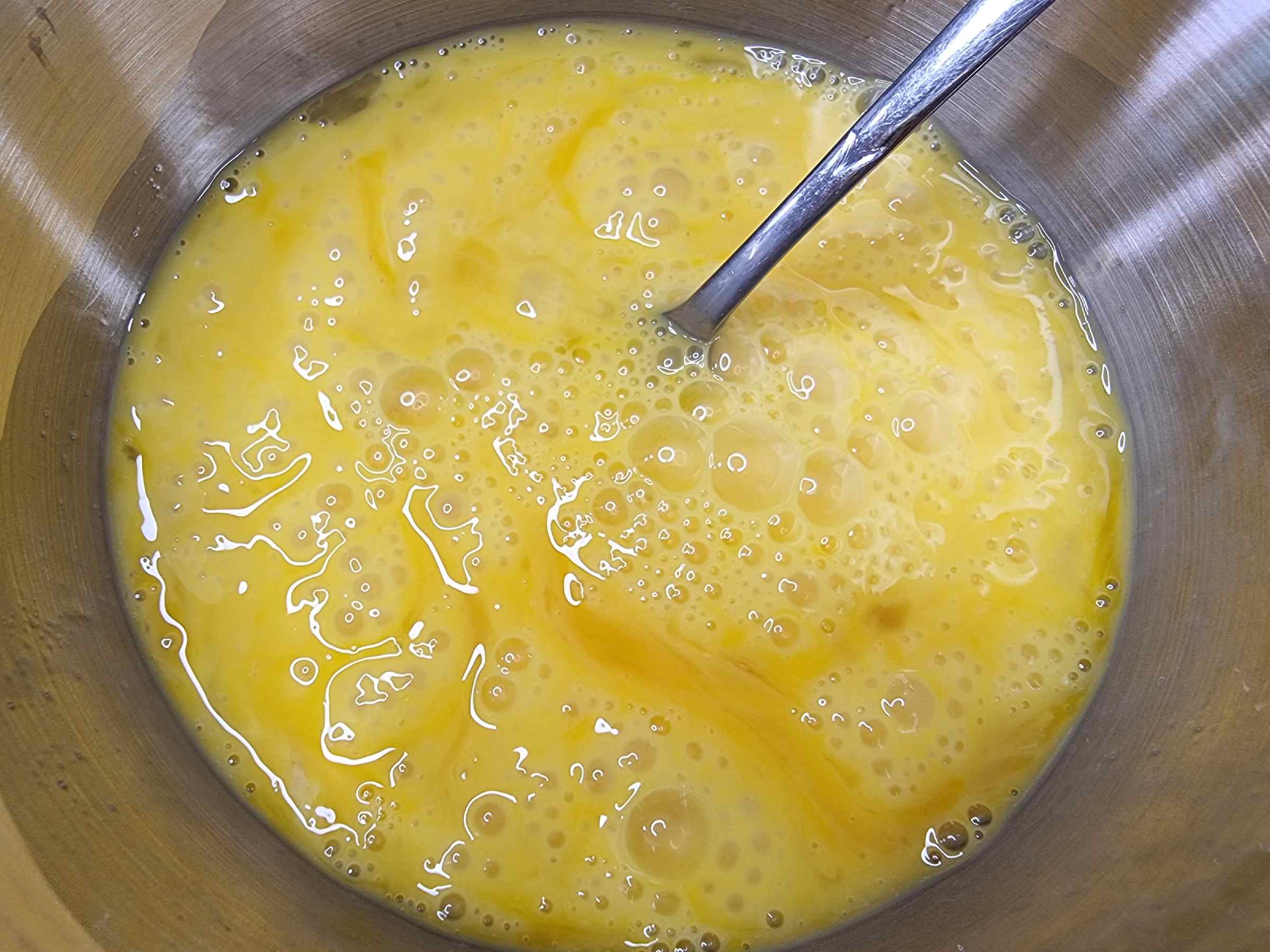 계란 7개를 잘 풀어준다