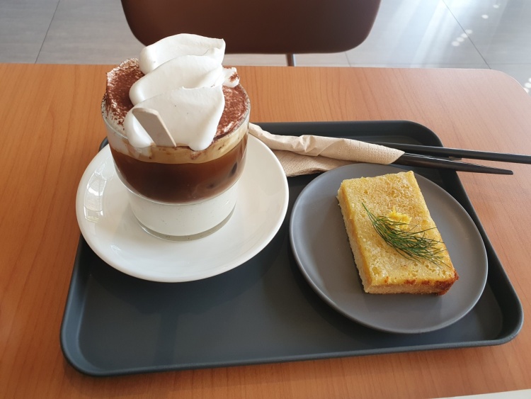 도심 속 호수길 의왕에서 맛보는 블루베리 밀크, 피치 복숭아 파인애플 에이드, 버터바 디저트 카페 맛집 추천 생방송투데이 리얼맛집 오늘방송 떴다 동네방네