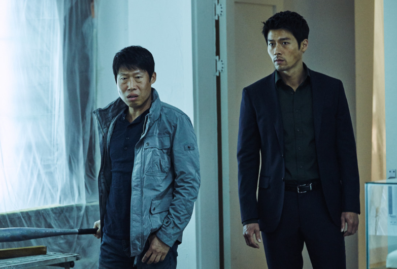 조직폭력배 소굴로 진입하는 철령과 진태