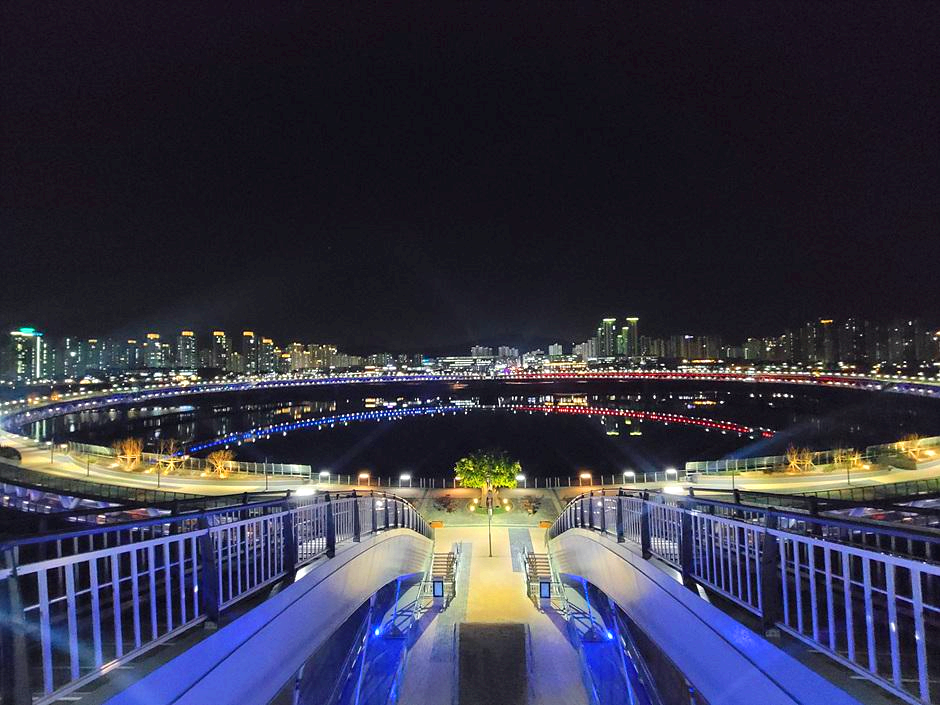 공원의 야경모습