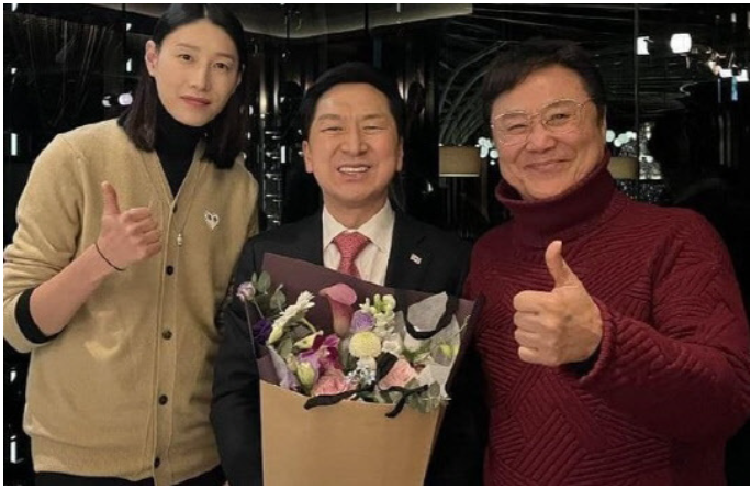 김기현-김연경-남진-인증샷