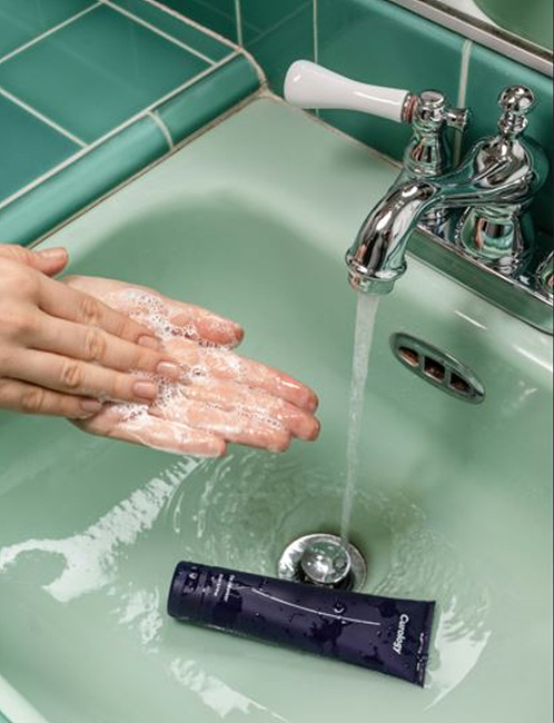 클렌징 하는 사진