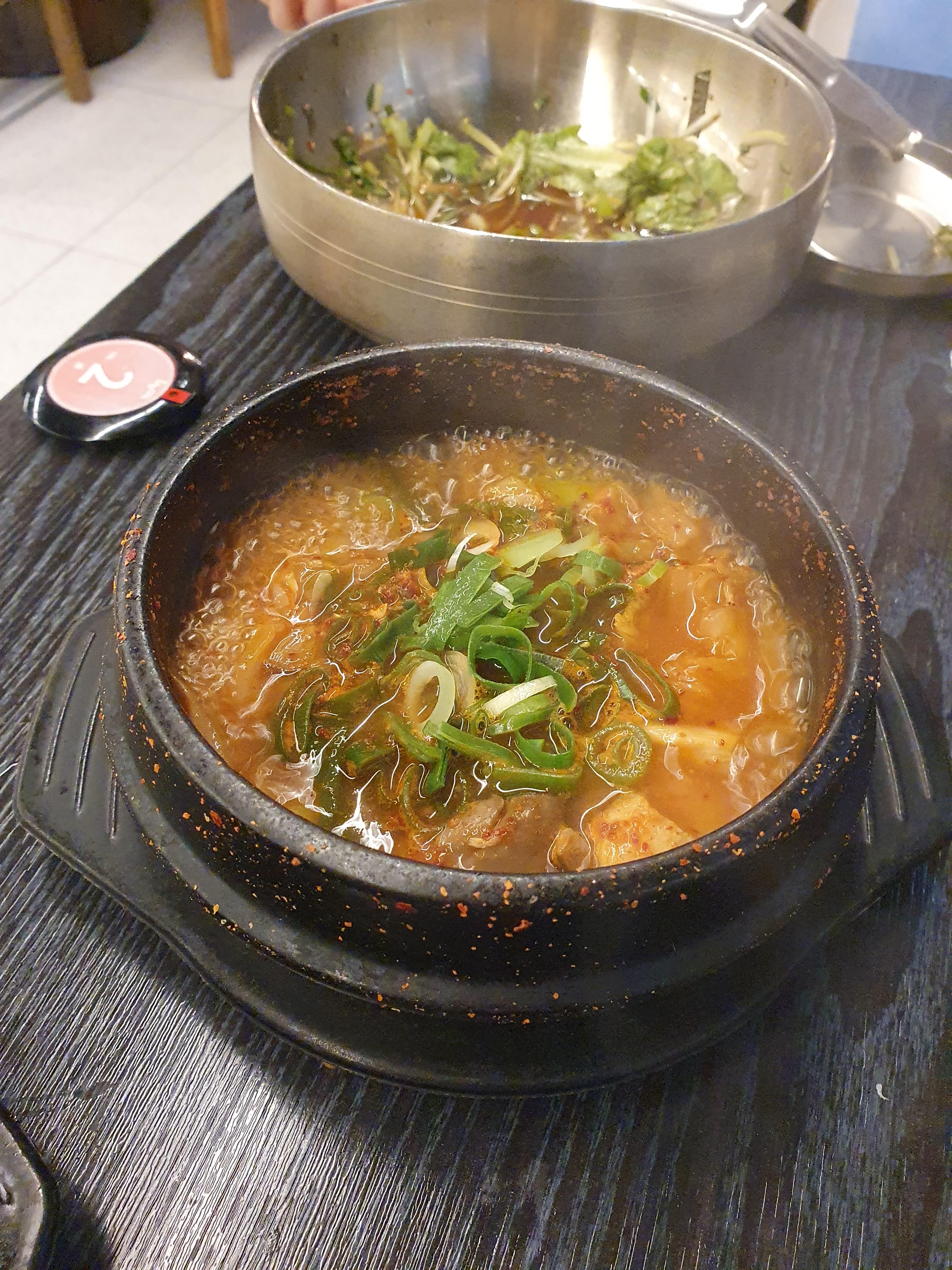 깊은 맛이 나지 않아서 아쉬웠던 흑돼지 후식 김치찌개