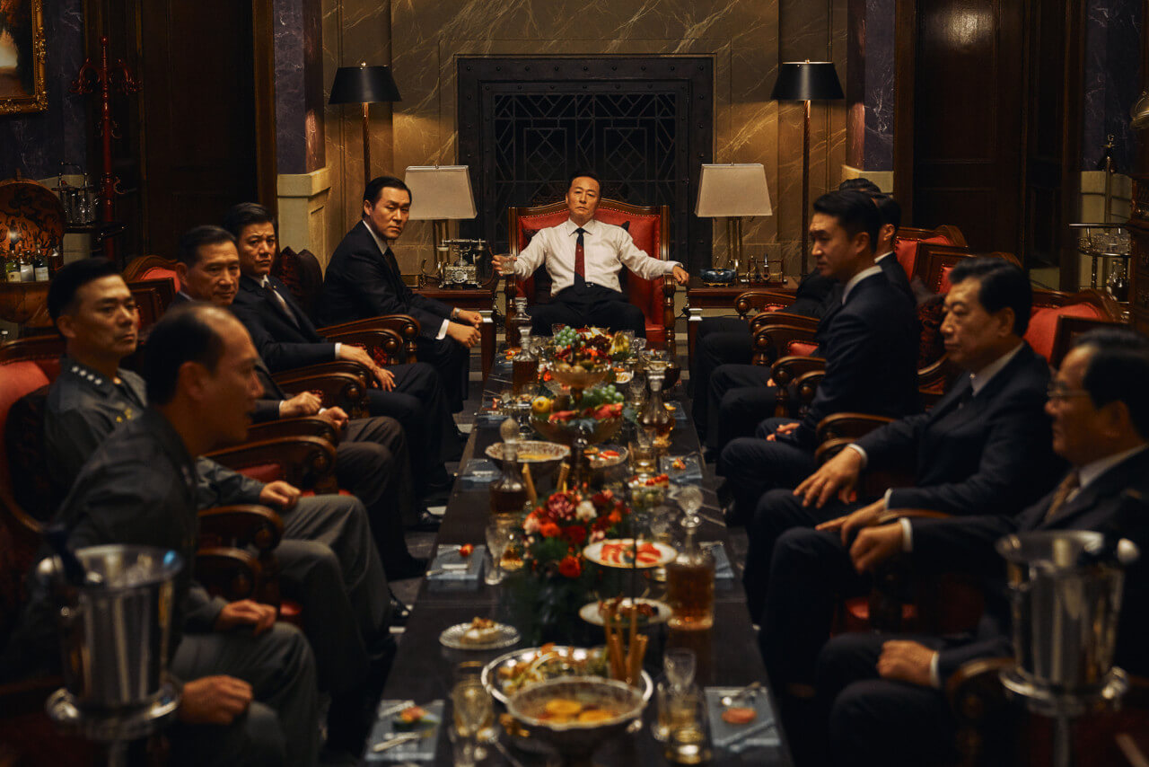 박기수 대통령과 여당 지도부가 술자리에 모두 모여 있는 모습