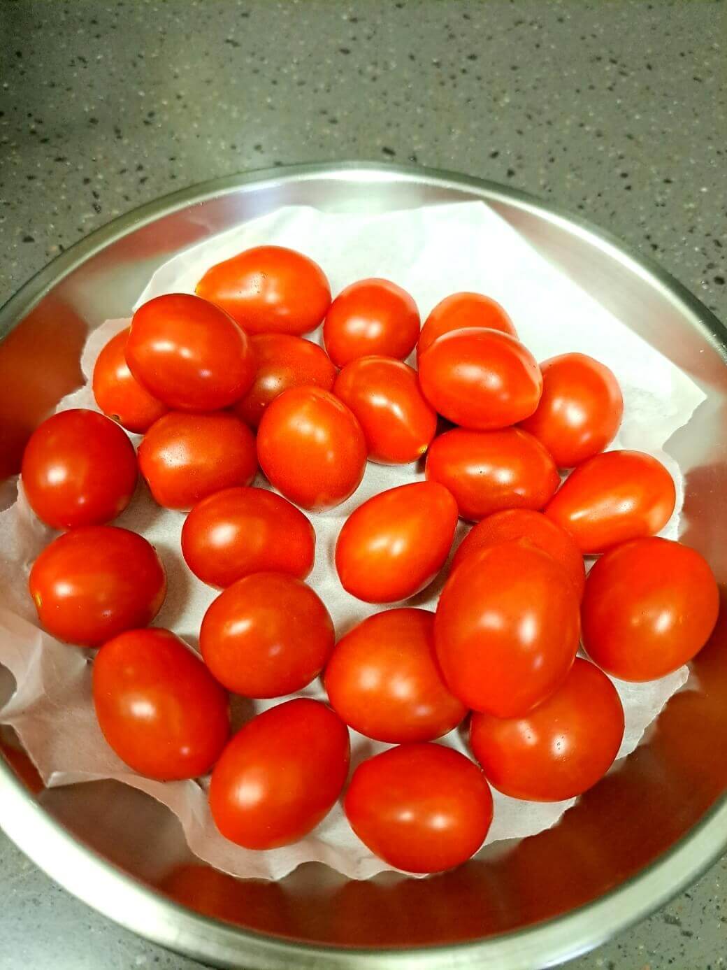 그릇에 담긴 방울 토마토