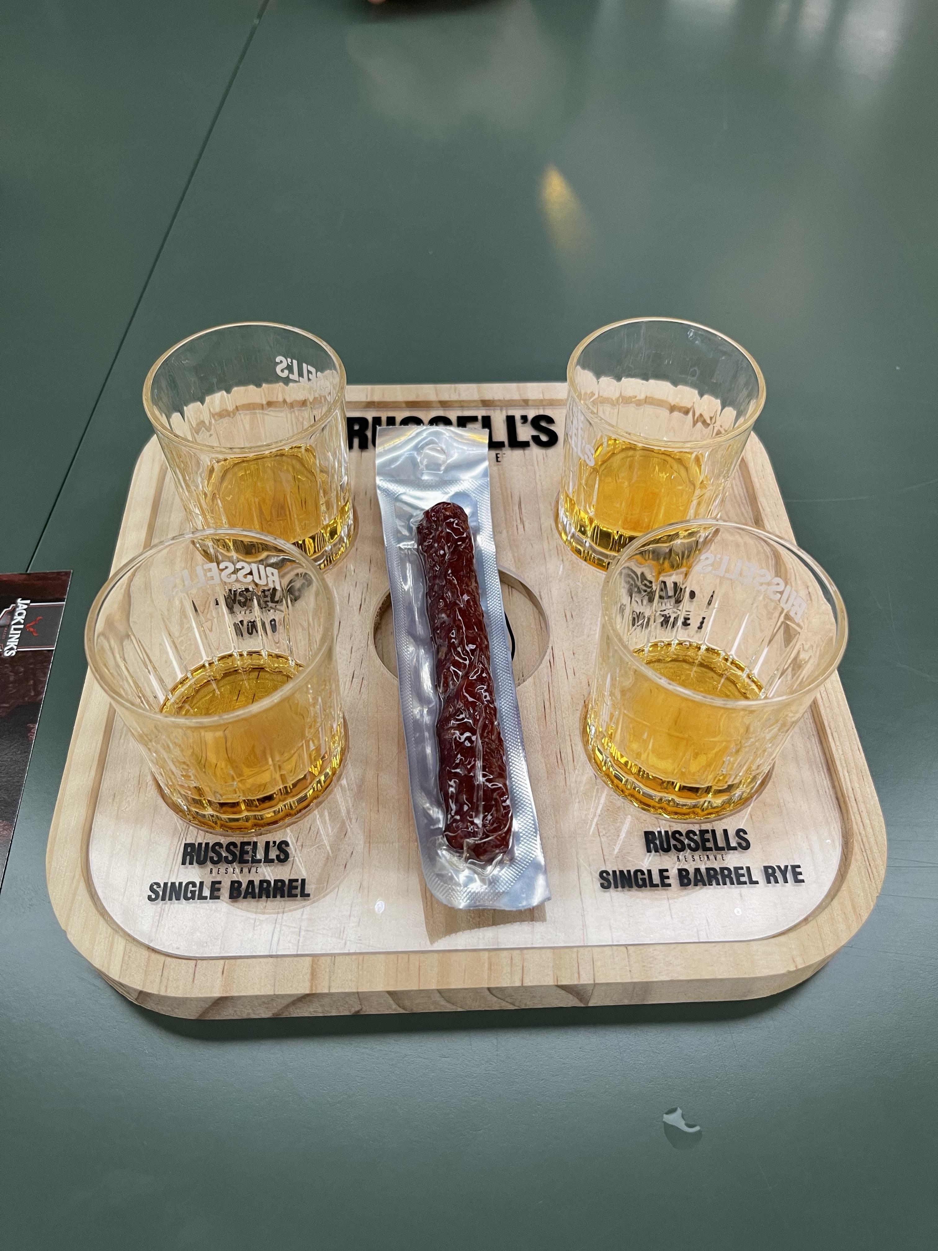 러셀 리저브 GS25 도어투성수 팝업 테이스팅 샘플러