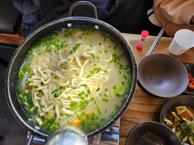 대부도 칼국수 명가 '대부객주'