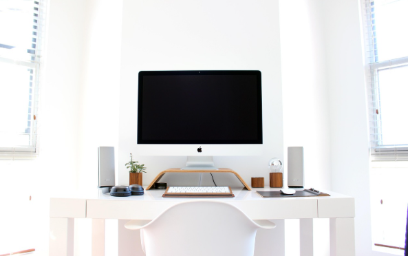 윈도우 설정 > 저장소 센스 기능을 켜는 화면