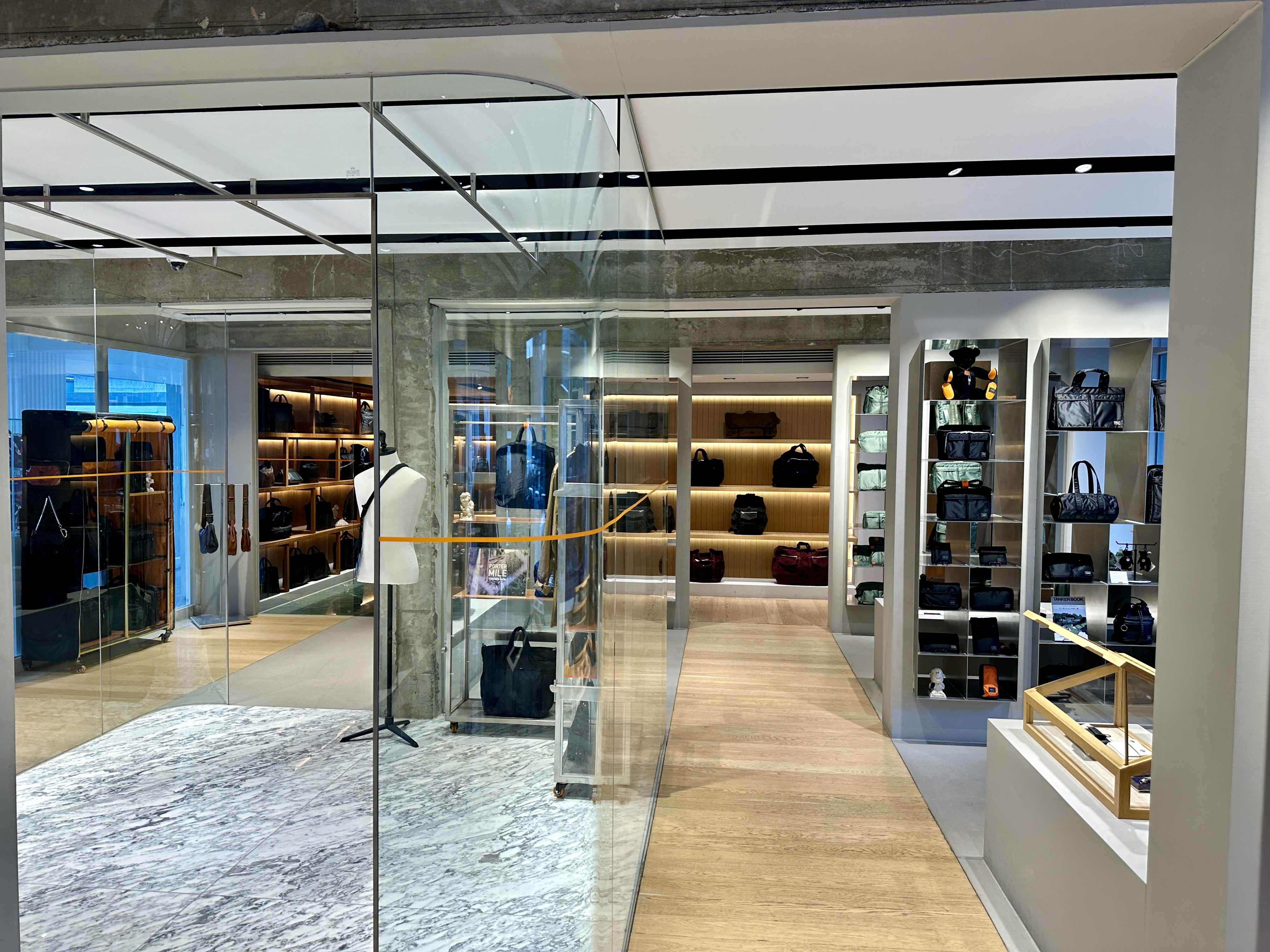 압구정 포터 매장 내부