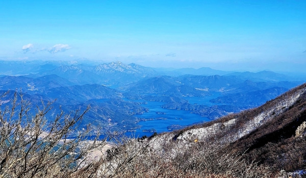 경남 겨울 여행 명소 추천, 자연·설경·숲길 BEST 4