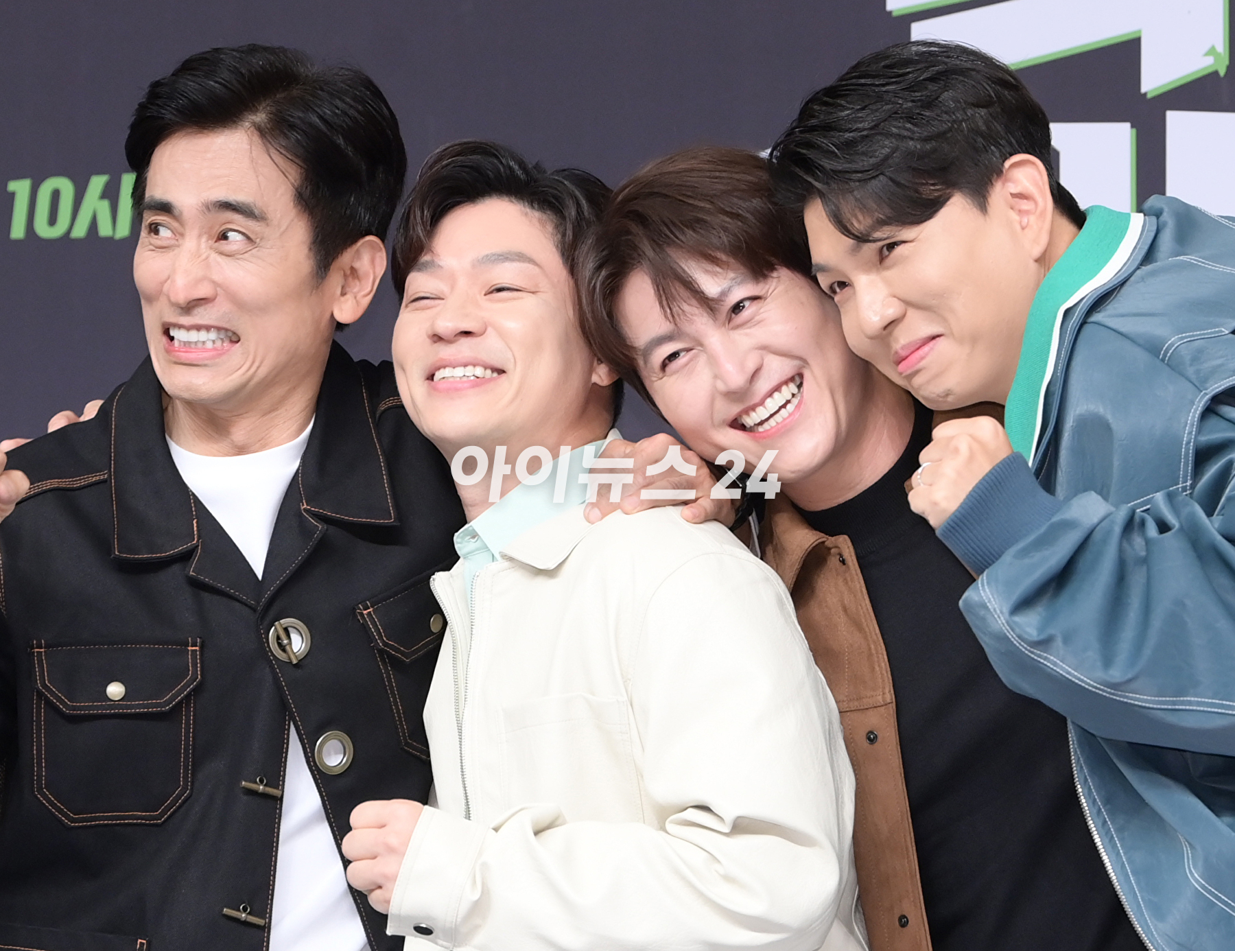 배우 차인표-정상훈-류수영-제이쓴이 25일 오후 서울 양천구 목동 SBS 사옥에서 열린 SBS 새 예능 프로그램 &#39;옆집 남편들-녹색 아버지회&#39;(이하 &#39;녹색 아버지회&#39;) 제작발표회에 참석하고 있다. [사진=정소희 기자]