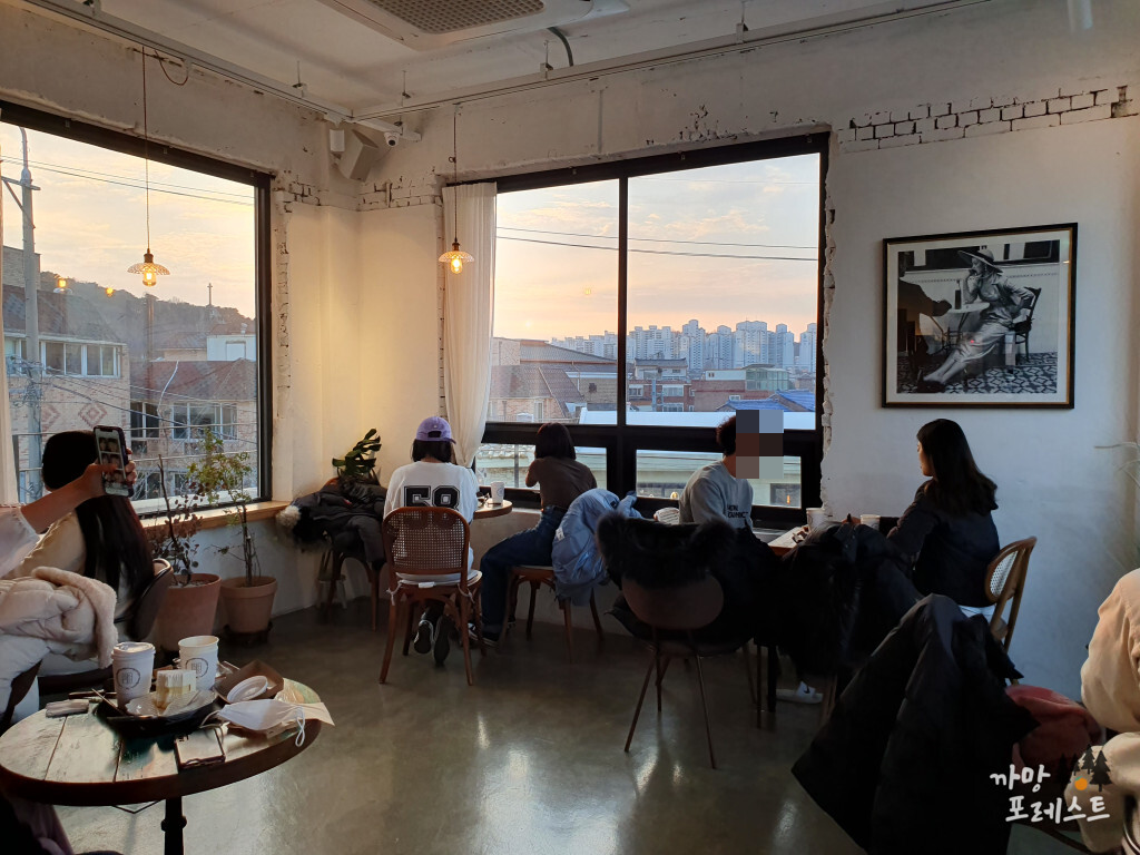 행궁동 행궁81.2 창가자리