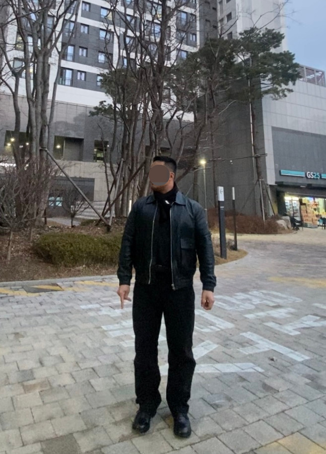 데일리룩('26. 3. 6.)스페로네 스탠다드 카라 A-2 재킷, 아이라이크큐 빈티지 목도리 머플러, 무신사스탠다드 레플리카 퍼티그 팬츠, 킨치 구두 더비슈즈 SHOWER 808