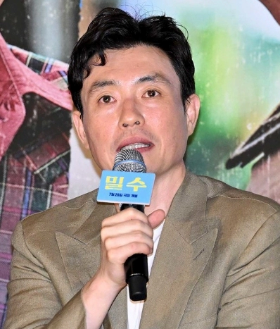 류승완 감독 프로필 나이 고향 학력 아내 동생 영화