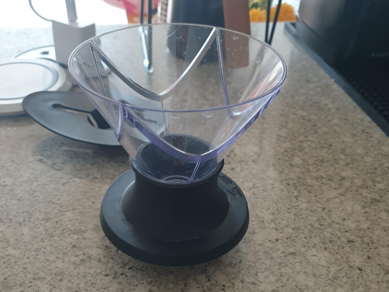 하리오 무겐 스위치. 하리오 스위치 본체에 무겐 드리퍼를 결합한 모습