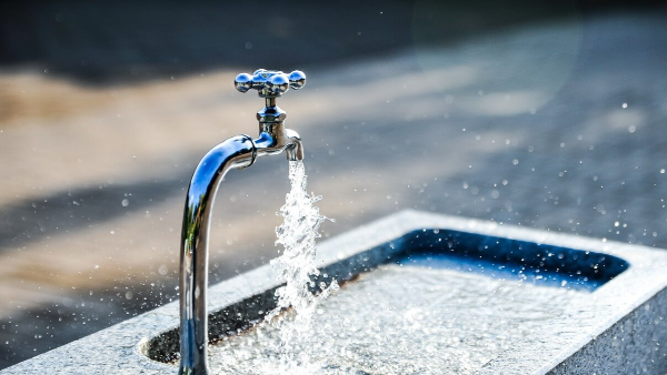 생수 vs 수돗물 vs 정수기 물: 미세플라스틱의 진실과 건강한 물 선택2