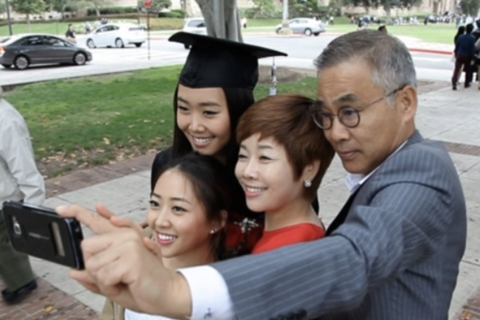 김미화와 남편 윤승호 두 딸과 함께한 가족사진