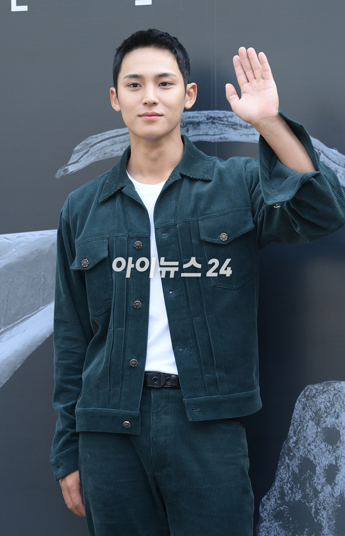 세븐틴 민규가 24일 오후 서울 성동구 성수동에서 열린 플래그십 스토어 &#39;이니스프리 디아일 성수&#39; 오픈 행사에 참석하고 있다. [사진=정소희 기자]