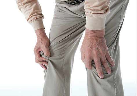 무릎 통증, 50대 이상 64%가 겪는 이유는?