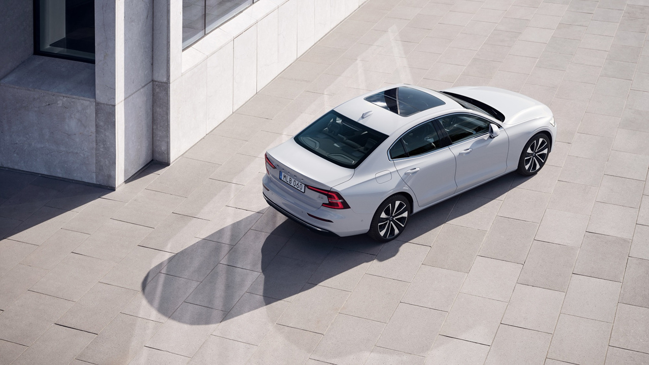 24년형 볼보S60 모델 외관 루프탑 사진