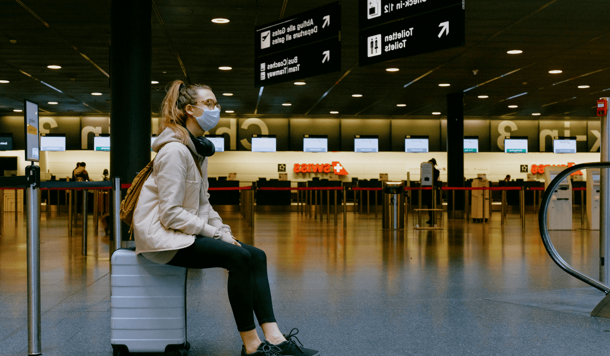 앉아서기다리는여자