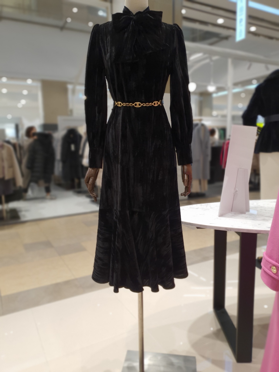 모조에스핀 스카프넥 벨벳 롱원피스 S224MSE029