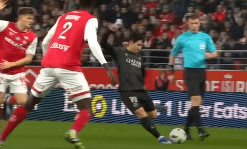 이강인 랭스전 슛 장면 이미지