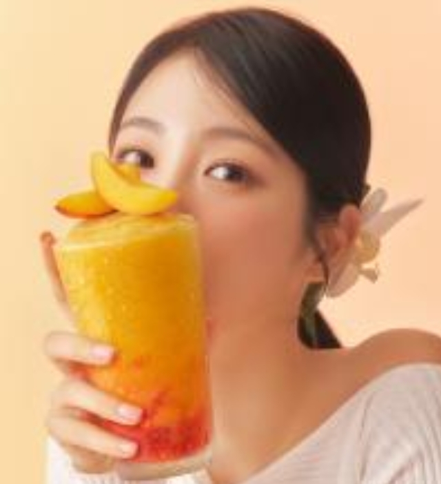 투썸플레이스 '애플망고 피치 프라페'