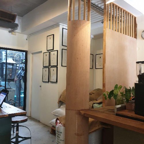치앙마이 카페 투어 ② : 올드시티 북쪽 창푸악 카페들 (OMNiA Cafe & Roastery)_매장 내부