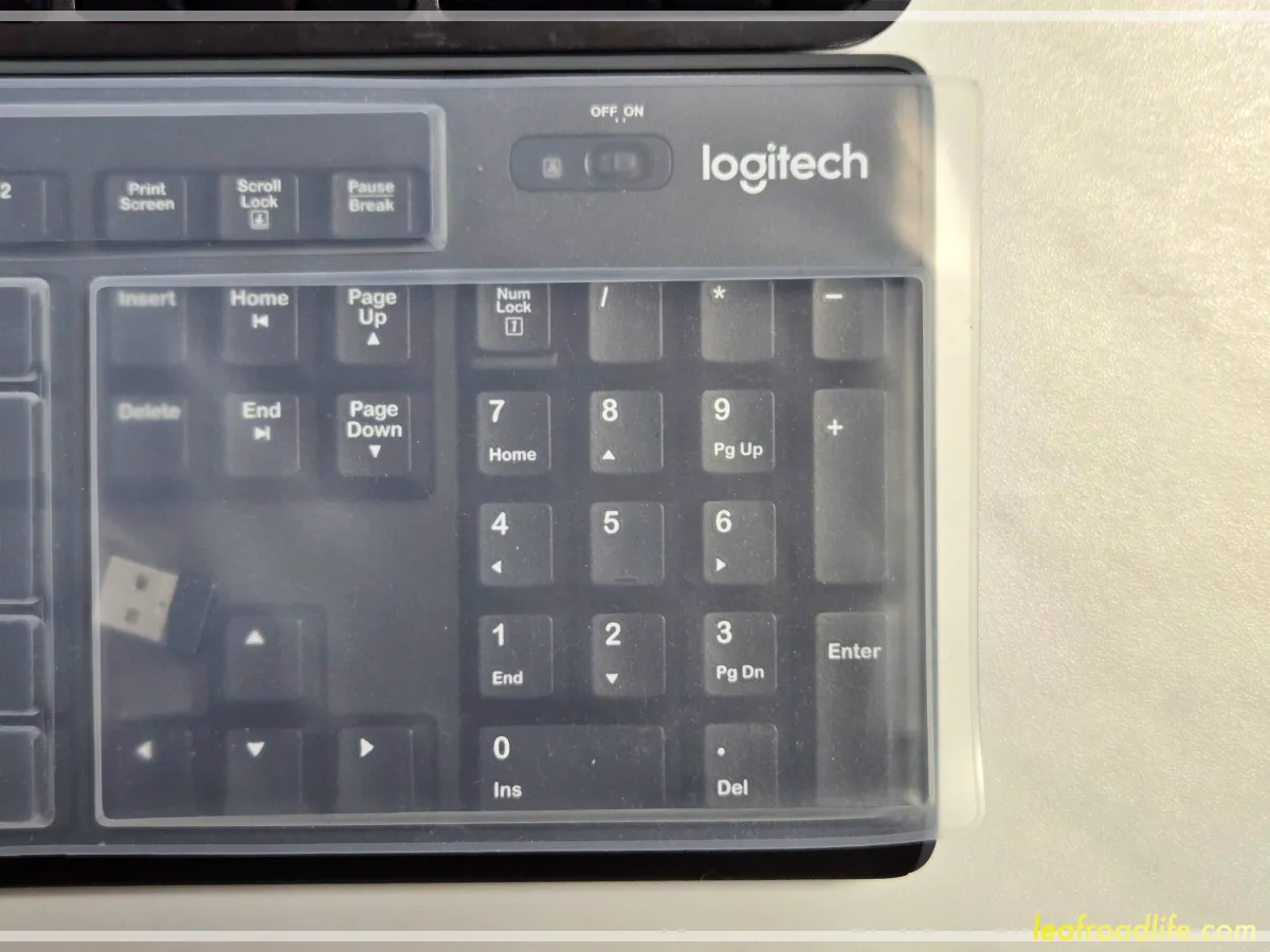 다이소-키보드커버-씌운-로지텍-키보드-우측